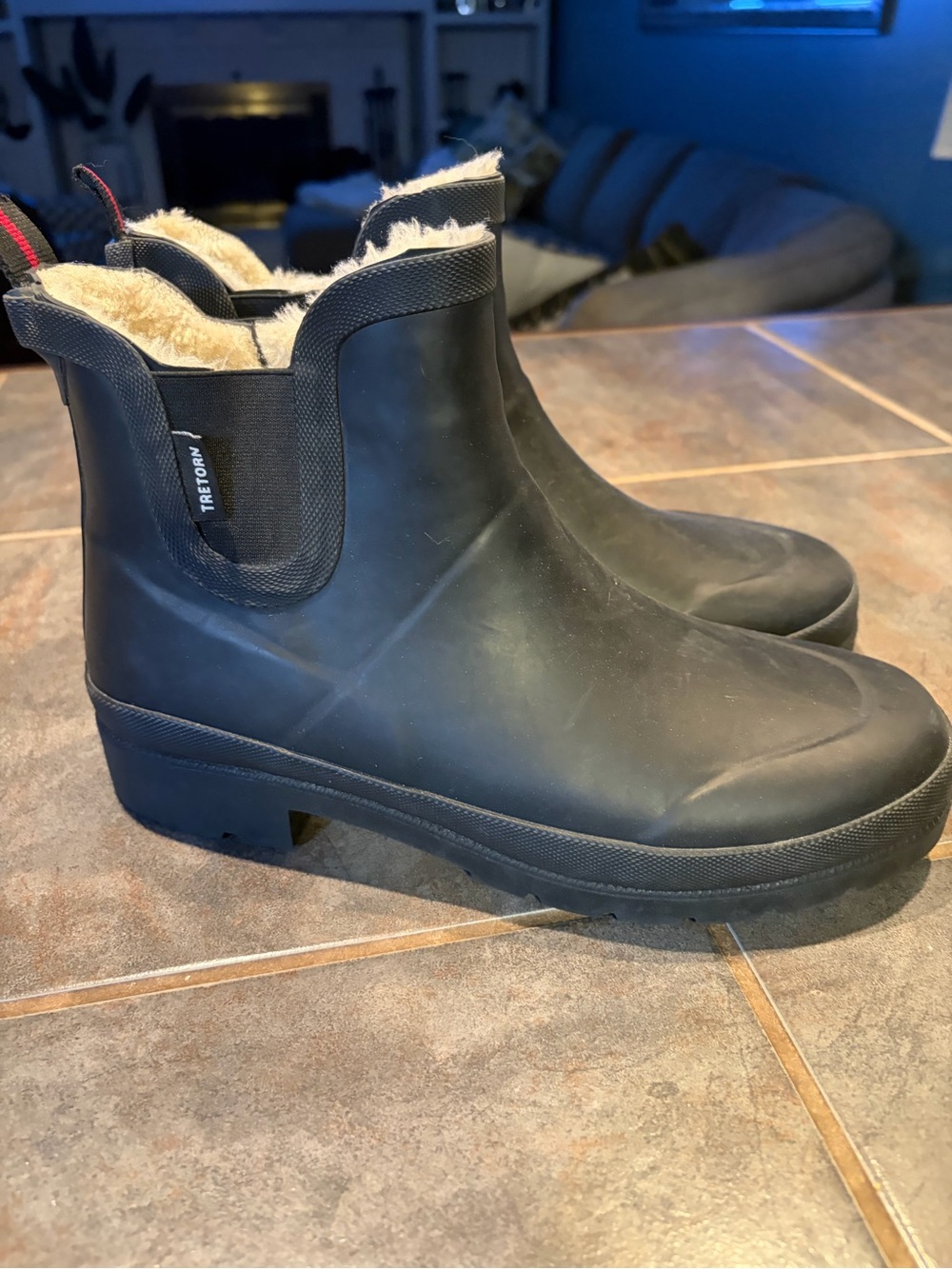 Tretorn Black Chelsea Shearling-Lined Ankle Rain Boots- size 9